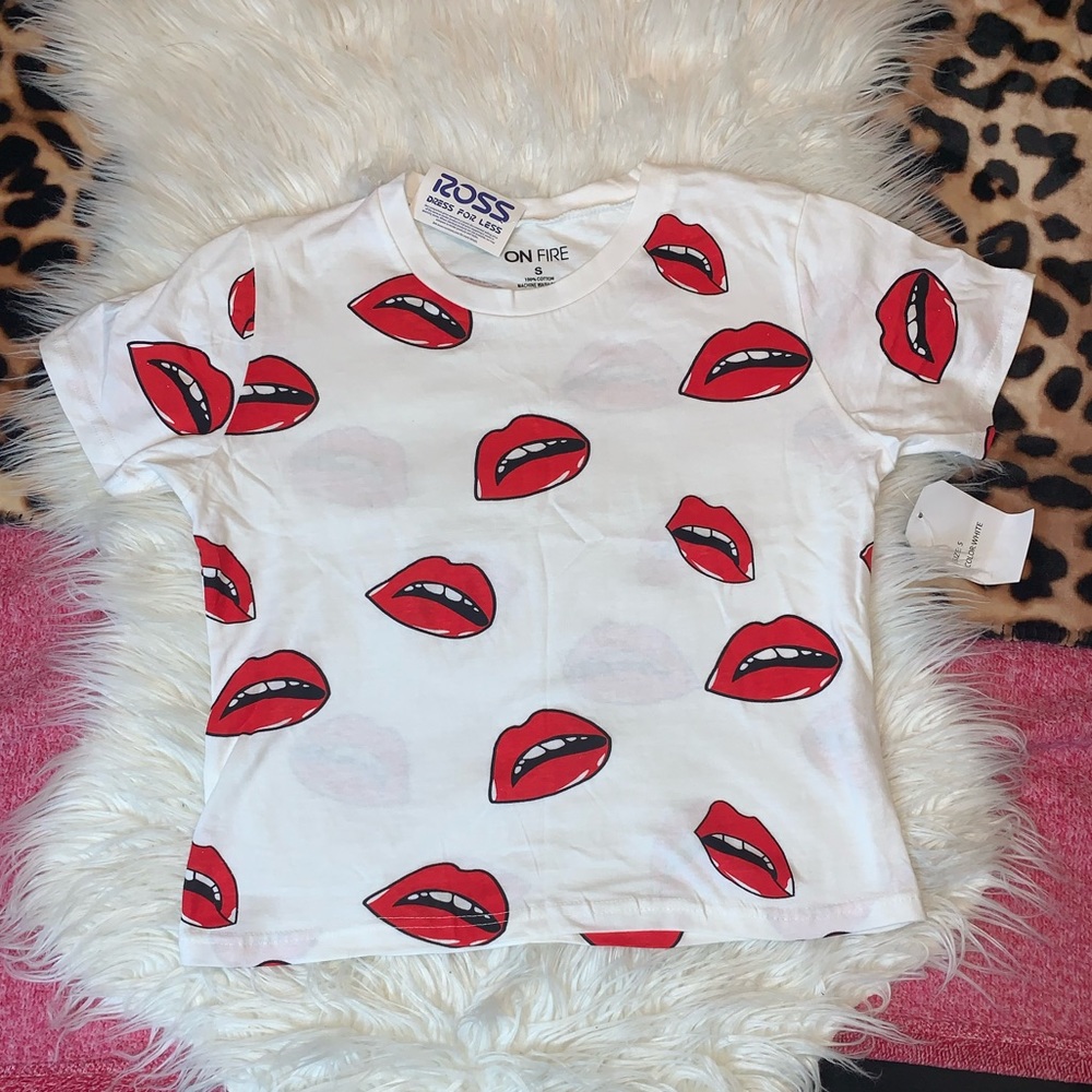 NWT On Fire small lips crop fitted t-shirt.
